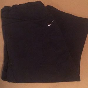 Nike sport cropped shorts